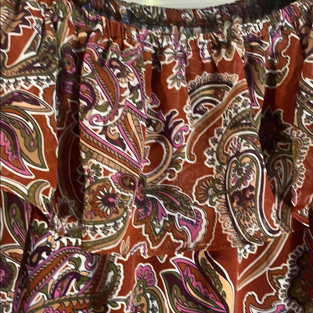 ⭐️ 5 items for $15 ⭐️

Paisley Off-Shoulder Blouse - Picture 3 of 4